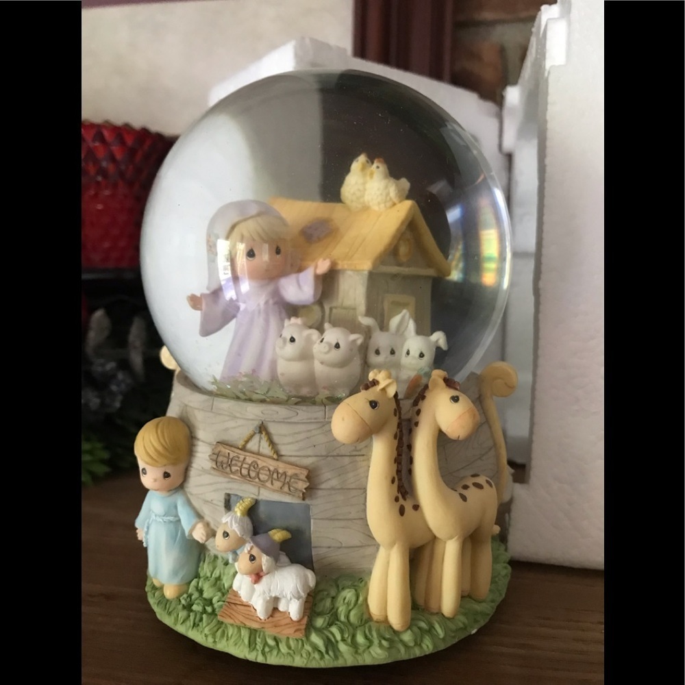 Rare Precious Moments Musical Water globe‼️FINAL SALE